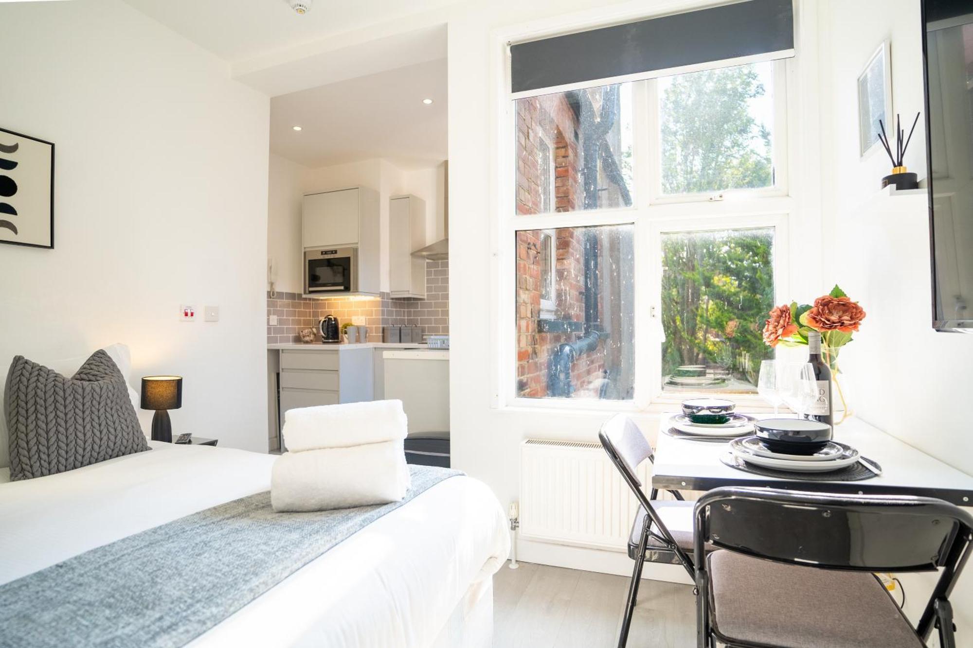 Tranquil Studio Retreat In Harrow Exterior photo